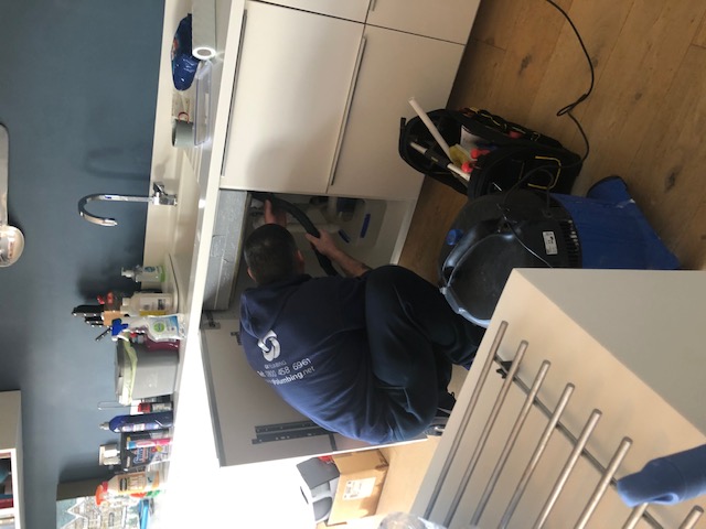 GK Plumbing engineer fixing sink